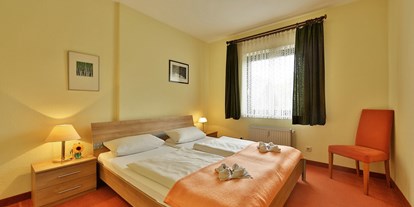 Familienhotel - Umgebungsschwerpunkt: Berg - PLZ 37115 (Deutschland) - Doppelzimmer - Der WOLFSHOF