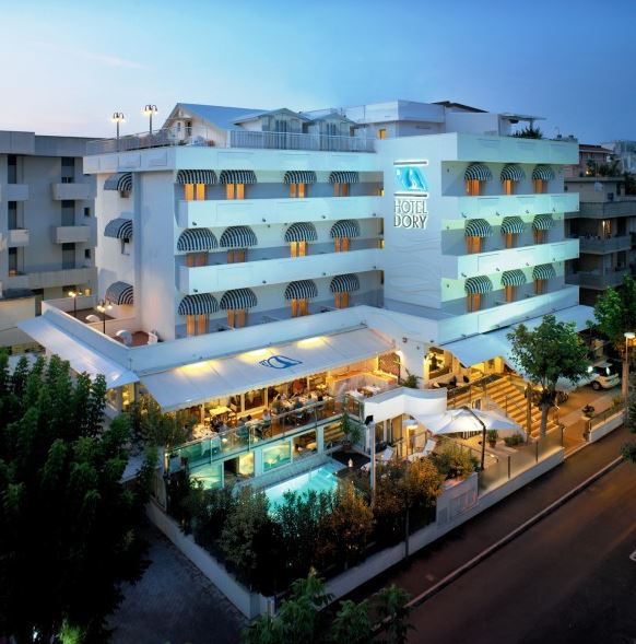 Kinderhotel - Hotel Dory mit Pool und schöner Terrasse - Hotel Dory