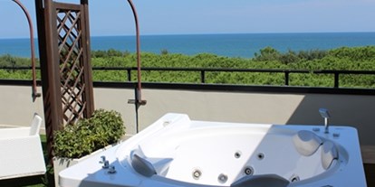 Familienhotel - Pools: Außenpool beheizt - Riccione - Whirpool im Dachwohnung mit Meerblick - Club Family Hotel Costa dei Pini Cervia