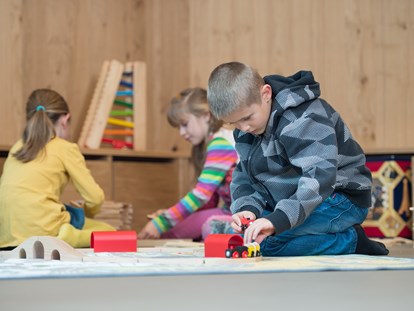Familienhotel - Kinderwagenverleih - Bürgenstock - Spielen, Basteln und Malen im Murmeli Kids Club - Frutt Mountain Resort