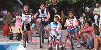 Familienhotel - Schwimmkurse im Hotel - Kinderanimation-Radfahren - Hotel Valverde & Residenza