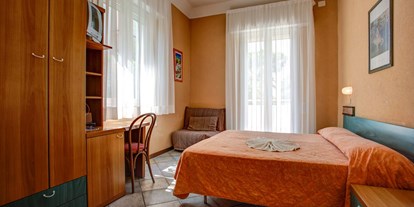Familienhotel - Einzelzimmer mit Kinderbett - Zadina di Cesenatico - Hotel Marè - Valentini Family Village