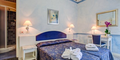 Familienhotel - Einzelzimmer mit Kinderbett - Zadina di Cesenatico - Zimmer - Hotel Rosalba - Valentini Family Village
