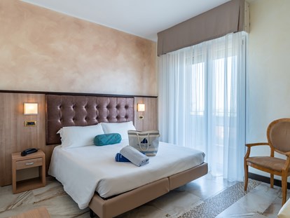 Familienhotel - Einzelzimmer mit Kinderbett - Zadina di Cesenatico - Hotel Gambrinus - Valentini Family Village