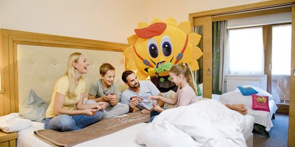 Familienhotel - Suiten mit extra Kinderzimmer - PLZ 6993 (Österreich) - Familienzeit - Familienhotel DreiSonnen 