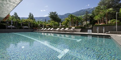Familienhotel - Pools: Sportbecken - Obereggen (Trentino-Südtirol) - Sportbecken 27 °C im Garten - Feldhof DolceVita Resort