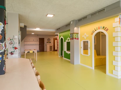 Familienhotel - Hallenbad - Oberbozen - Ritten - 280 m² großes Erlebnis-Kinderspielzimmer - Feldhof DolceVita Resort