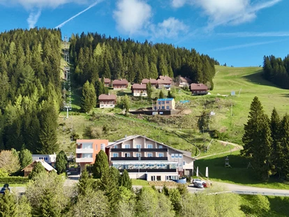 Familienhotel - Skikurs direkt beim Hotel - Rückersdorf (Sittersdorf) - Familotel Hotel**** Alpengasthof Hochegger Aussen im Sommer
 - Hotel**** Hochegger