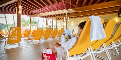 Familienhotel - Einzelzimmer mit Kinderbett - Fladnitz an der Teichalm - Saunabereich - H2O Hotel-Therme-Resort