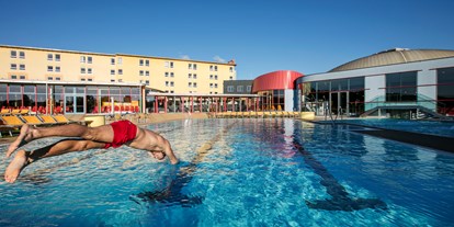 Familienhotel - Hunde verboten - PLZ 7551 (Österreich) - Große Poolanlage im Resort - H2O Hotel-Therme-Resort