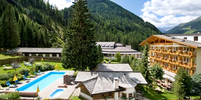 Familienhotel - Pools: Innenpool - Österreich - Jesacherhof mit beheiztem Kinder-Gartenpool - Alpinhotel Jesacherhof - Gourmet & Spa