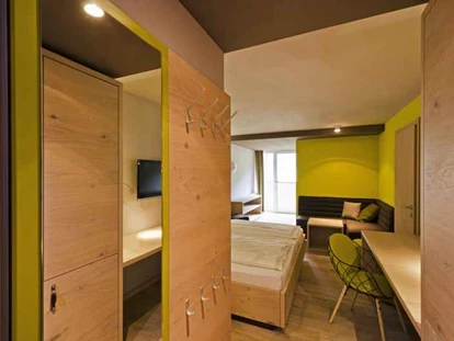 Familienhotel - Einzelzimmer mit Kinderbett - Hochkrumbach - Typ Soellerkopf - Familotel Alphotel