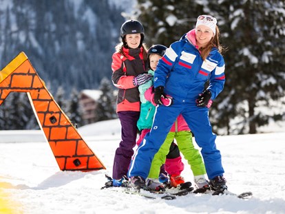 Familienhotel - Skikurs direkt beim Hotel - Ehrwald - Skischule in unmittelbarer Nähe - Familotel Kaiserhof****