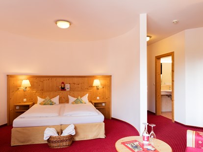 Familienhotel - Skikurs direkt beim Hotel - Ehrwald - Kaiserzimmer mit Doppelbett - Familotel Kaiserhof****