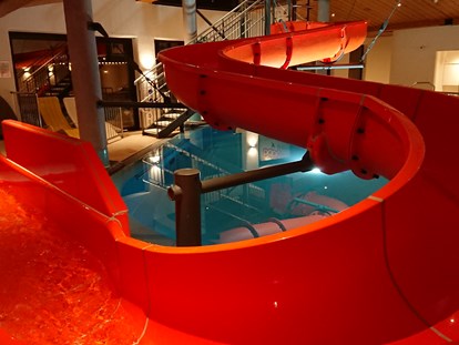 Familienhotel - Schwimmkurse im Hotel - Grießen (Leogang) - Rießenrutsche 17 Meter  - Hotel babymio