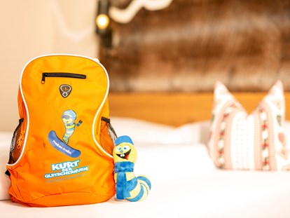 Familienhotel - Babyphone - Unser Maskottchen Kurt ist immer dabei - Kinder- & Gletscherhotel Hintertuxerhof