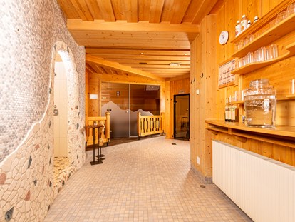 Familienhotel - Sauna - Wohlfühloase - 2 x wöchentlich Familiensauna - Kinder- & Gletscherhotel Hintertuxerhof