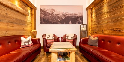 Familienhotel - Skikurs direkt beim Hotel - Teelounge "Unser Lieblingsplatz" - Kinder- & Gletscherhotel Hintertuxerhof