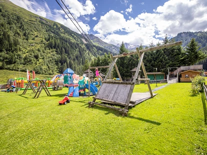 Familienhotel - Sauna - Medraz - Unser Spielplatz mit Hüpfburg - Kinder- & Gletscherhotel Hintertuxerhof