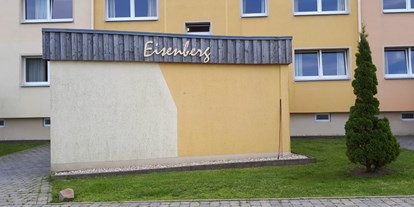 Familienhotel - Garten - PLZ 08309 (Deutschland) - Eingang zu den Apartments  - Elldus Resort - Familotel Erzgebirge