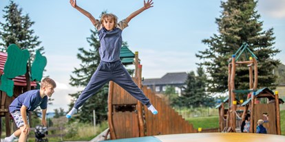 Familienhotel - Kletterwand - Sachsen - Zahlreiche Spielattraktionen laden zum Toben ein! - Elldus Resort - Familotel Erzgebirge