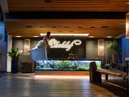 Familienhotel - Pools: Außenpool nicht beheizt - Runding - Lobby Foyer im ULRICHSHOF - ULRICHSHOF Nature · Family · Design