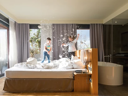 Familienhotel - Kinderbecken - Wohnbeispiel Luxus-Suite - ULRICHSHOF Nature · Family · Design