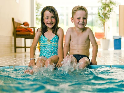 Familienhotel - Babyphone - Deutschland - Hotelschwimmbad - Sporthotel Grafenwald