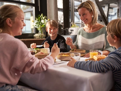 Familienhotel - Wellnessbereich - Rheinland-Pfalz - Frühstück im Restaurant Grafenwald - Sporthotel Grafenwald