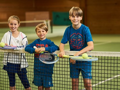 Familienhotel - Umgebungsschwerpunkt: am Land - Schleich - Kids Tennis Kurs - Sporthotel Grafenwald