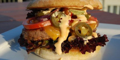 Familienhotel - Vorpommern - Leckere Burger auf der Arkona Sky Bar - Arkona Strandhotel