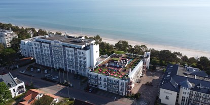 Familienhotel - Pools: Innenpool - Das Arkona Strandhotel befindet sich direkt am kilometerlangen Sandstrand in Binz. - Arkona Strandhotel