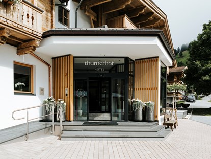 Familienhotel - Eingang vom Thurnerhof - Thurnerhof