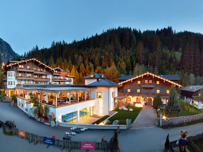 Familienhotel - ausschließlich Familien im Hotel - St. Johann in Tirol - Familienurlaub im Sommer mit Pony reiten auf dem hoteleigenen Reitplatz, kostenloser Radverleih mit Kindersitzen und Radhelmen. - Habachklause Familien Bauernhof Resort