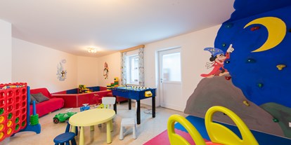 Familienhotel - Einzelzimmer mit Kinderbett - Innerkrems - Kinderspielraum - Hotel Eggerhof