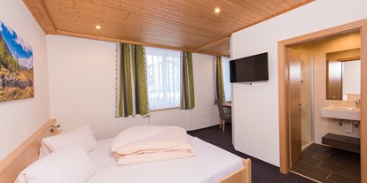 Familienhotel - Suiten mit extra Kinderzimmer - PLZ 9620 (Österreich) - Elternzimmer "Familienzimmer Großer Glockner" - Hotel Eggerhof