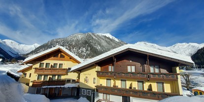 Familienhotel - Skikurs direkt beim Hotel - Mühlbach am Hochkönig - Aussenansicht Neubau  - Hotel Eggerhof
