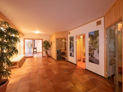 Familienhotel - Einzelzimmer mit Kinderbett - Unterkremsbrücke - Wellnessbereich  - Hotel Eggerhof