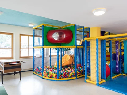 Familienhotel - Einzelzimmer mit Kinderbett - Thumersbach - Softplay - Wellness-& Familienhotel Egger