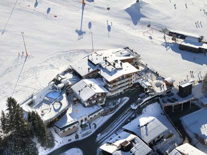 Familienhotel - Kitzbühel - Winterurlaub direkt an der Piste, 20 m zur Gondelbahn, Pole Position im Skicircus - Wellness-& Familienhotel Egger