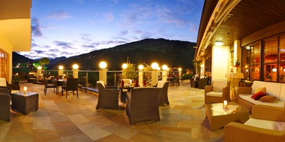 Familienhotel - Ponyreiten - PLZ 6370 (Österreich) - Sonnenterrasse mit Panoramablick in den Talschluss - Wellness-& Familienhotel Egger