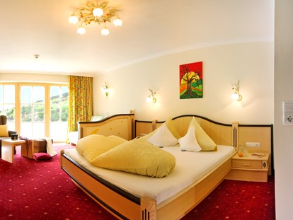 Familienhotel - Sauna - Au (Großarl) - Doppelzimmer Klassik mit Südbalkon und Panoramablick - Wellness-& Familienhotel Egger
