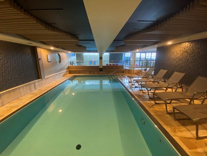 Familienhotel - Schwimmkurse im Hotel - Grießen (Leogang) - Hallenbad - Wellness-& Familienhotel Egger