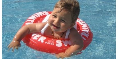 Familienhotel - Verpflegung: Halbpension - Babyschwimmen und Schwimmkurse im Hotel - Wellness-& Familienhotel Egger