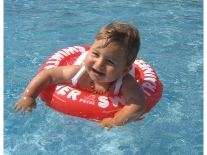 Familienhotel - Pools: Sportbecken - Babyschwimmen und Schwimmkurse im Hotel - Wellness-& Familienhotel Egger