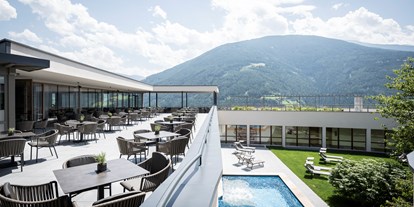 Familienhotel - Kinderbecken - Dorf Tirol - Das Mühlwald - Quality Time Family Resort