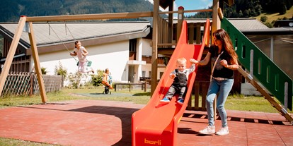 Familienhotel - Umgebungsschwerpunkt: Berg - PLZ 7494 (Schweiz) - Garten mit grossem Spielplatz - Hotel Sport Klosters