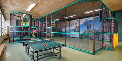 Familienhotel - Suiten mit extra Kinderzimmer - Davos Wiesen - Capricorn Playground - Hotel Sport Klosters