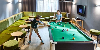 Familienhotel - Suiten mit extra Kinderzimmer - Schlitters - Kids Club, Billiard - Hotel Bachmair Weissach