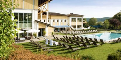 Familienhotel - Schwimmkurse im Hotel - Oberösterreich - Außenansicht Aldiana Club Ampflwang - Aldiana Club Ampflwang